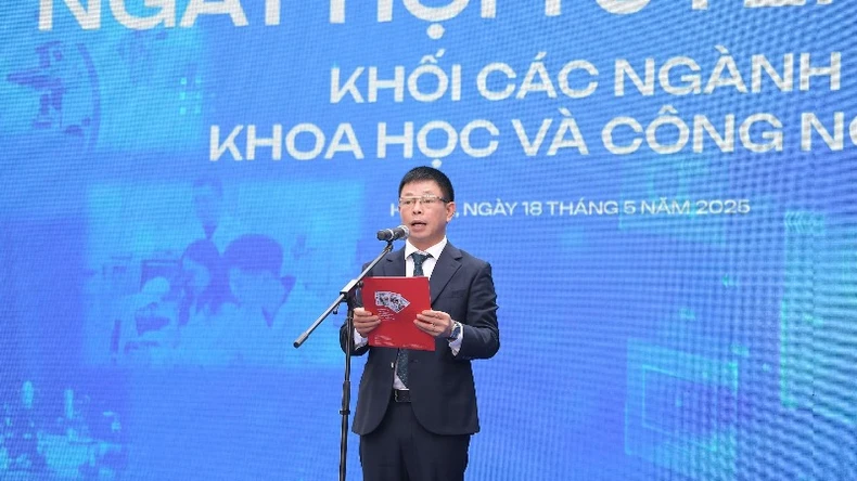 Gần 5.000 học sinh, phụ huynh tham dự Ngày hội tuyển sinh khối ngành khoa học và công nghệ ảnh 1 Gần 5.000 học sinh, phụ huynh tham dự Ngày hội tuyển sinh khối ngành khoa học và công nghệ ảnh 1