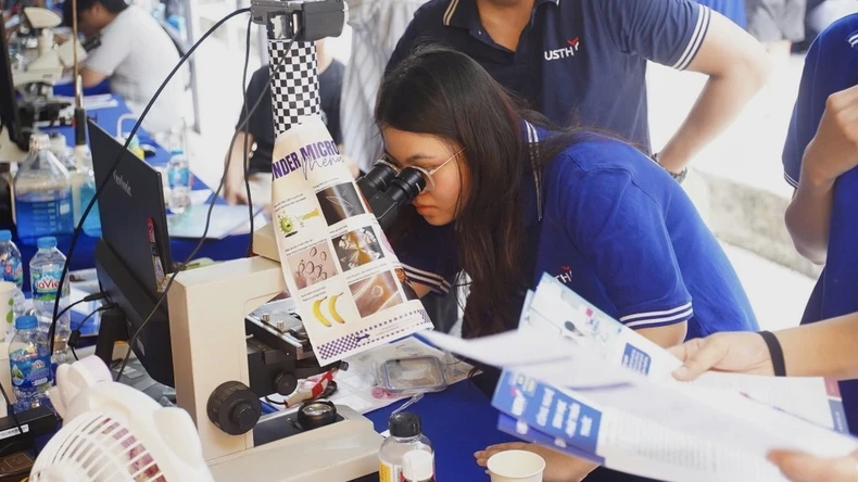 Gần 5.000 học sinh, phụ huynh tham dự Ngày hội tuyển sinh khối ngành khoa học và công nghệ ảnh 4 Gần 5.000 học sinh, phụ huynh tham dự Ngày hội tuyển sinh khối ngành khoa học và công nghệ ảnh 4