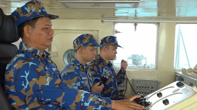 Chỉ huy tàu hành trình sang Indonesia.