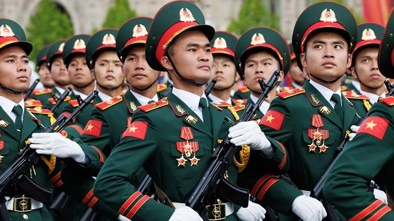 Người dân Nga "choáng ngợp" với màn diễu binh hùng tráng trên Quảng trường Đỏ trong Ngày Chiến thắng ảnh 3