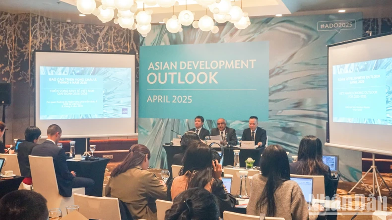 ADB: Kinh tế Việt Nam gia tăng sức mạnh trước những thách thức toàn cầu ảnh 3