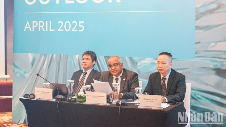 ADB: Kinh tế Việt Nam gia tăng sức mạnh trước những thách thức toàn cầu ảnh 1