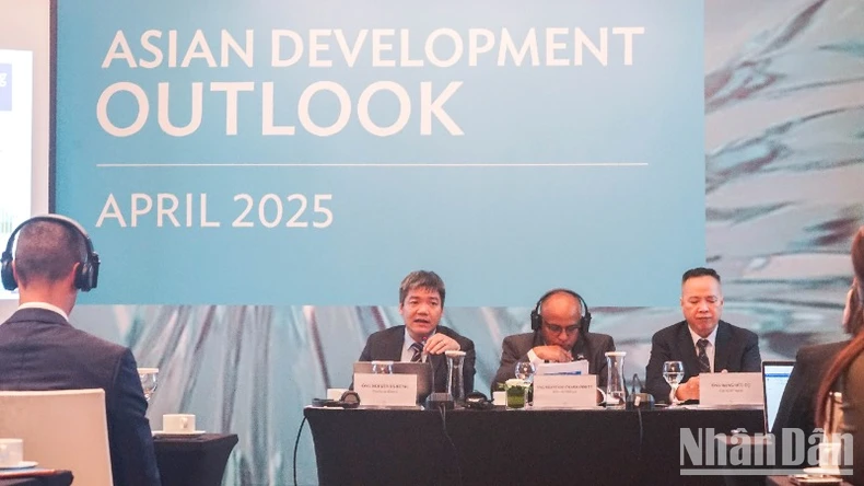 ADB: Kinh tế Việt Nam gia tăng sức mạnh trước những thách thức toàn cầu ảnh 2