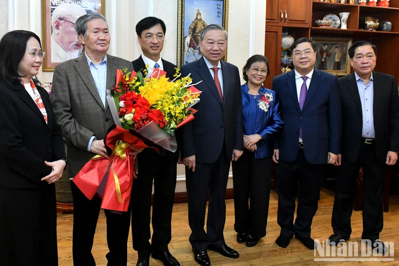 Tổng Bí thư Tô Lâm trao Huân chương Hồ Chí Minh tặng đồng chí Đinh Thế Huynh ảnh 3