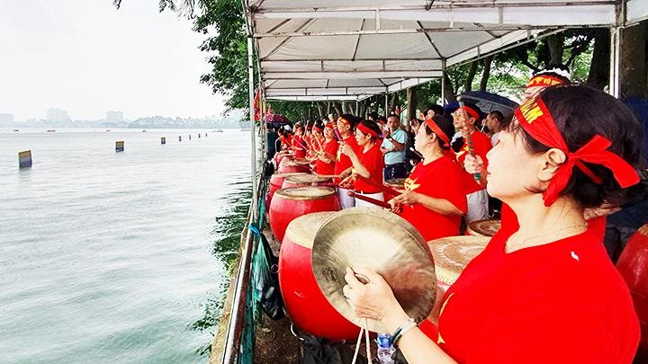 Sôi nổi giải bơi chải thuyền rồng ảnh 2