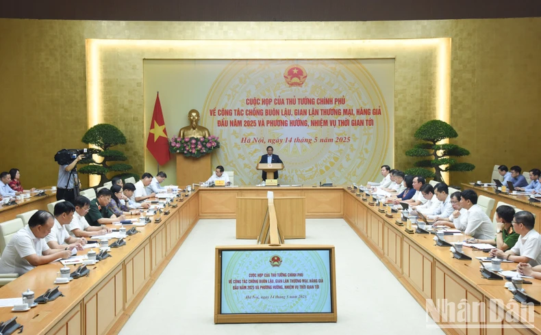 Thủ tướng yêu cầu mở đợt tấn công cao điểm truy quét, đẩy lùi buôn lậu, gian lận thương mại ảnh 1