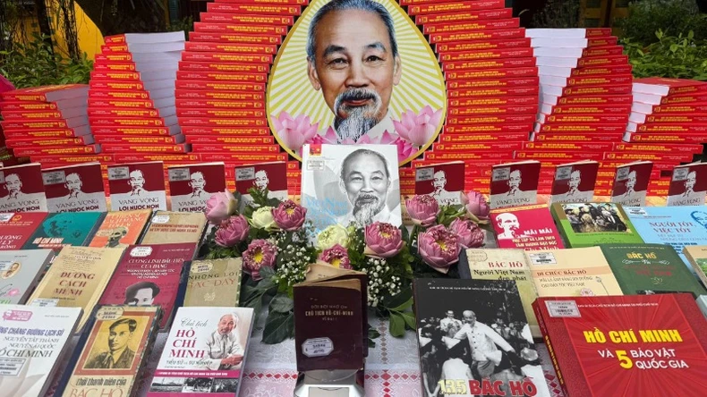 Khai mạc Triển lãm quốc gia “Chủ tịch Hồ Chí Minh-Tinh hoa dân tộc, tầm vóc thời đại” ảnh 4