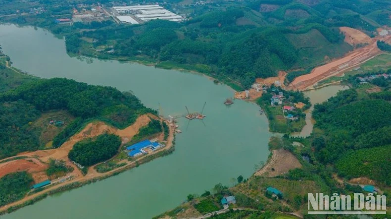 Gỡ vướng mặt bằng, “thúc” tiến độ đường cao tốc Tuyên Quang-Hà Giang ảnh 2