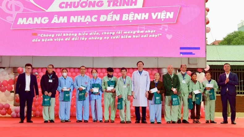 Mang âm nhạc đến với bệnh nhân ung thư ảnh 2