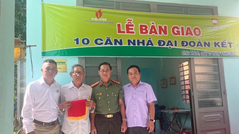 Tây Ninh cơ bản hoàn thành chương trình xóa nhà tạm, nhà dột nát ảnh 1