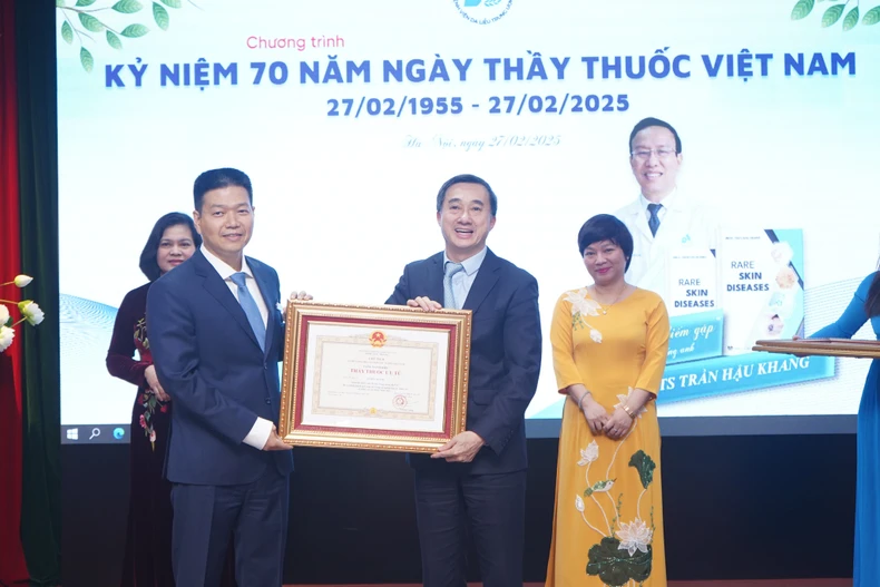 Bệnh viện Da liễu Trung ương có thêm 3 Thầy thuốc ưu tú ảnh 3