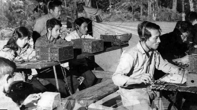 Tờ báo đầu tiên của cách mạng Việt Nam xuất bản số đầu tiên ở đâu?