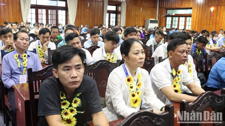 Long An tuyên dương, khen thưởng 300 công nhân lao động giỏi ảnh 3