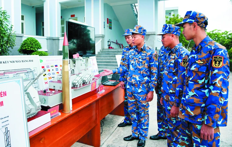 Huấn luyện giỏi, kỷ luật nghiêm ở “Lữ đoàn tia chớp” ảnh 3 Huấn luyện giỏi, kỷ luật nghiêm ở “Lữ đoàn tia chớp” ảnh 3