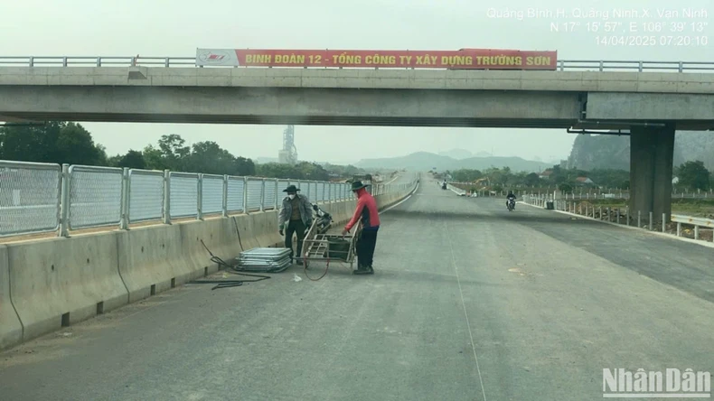 [Ảnh] Dự án thành phần xây dựng cao tốc Bắc-Nam đoạn Bùng -Vạn Ninh trước ngày thông xe ảnh 10