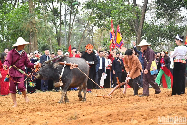 Chủ tịch nước Lương Cường: Văn hóa truyền thống của 54 dân tộc là nguồn lực quý báu xây dựng Việt Nam hùng mạnh ảnh 2