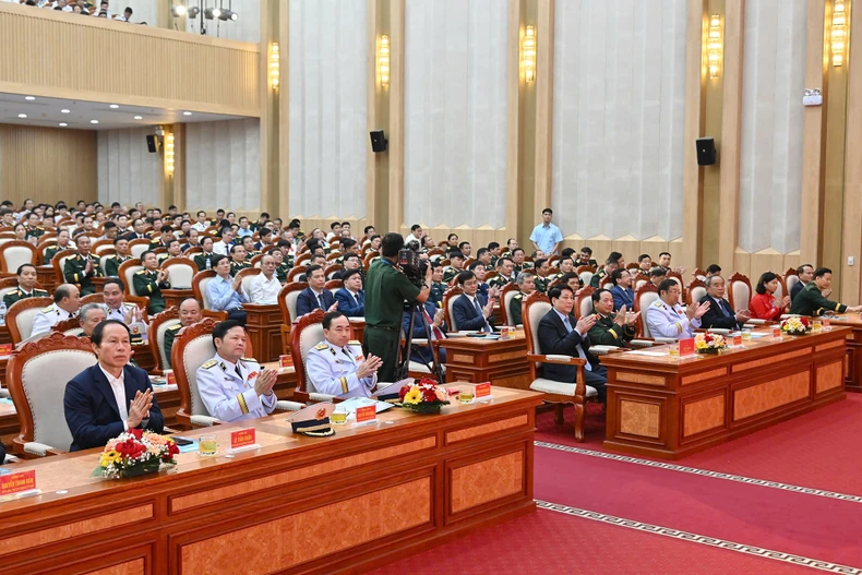 Chủ tịch nước Lương Cường dự Lễ kỷ niệm và trao Huân chương Hồ Chí Minh tặng Quân chủng Hải quân ảnh 3