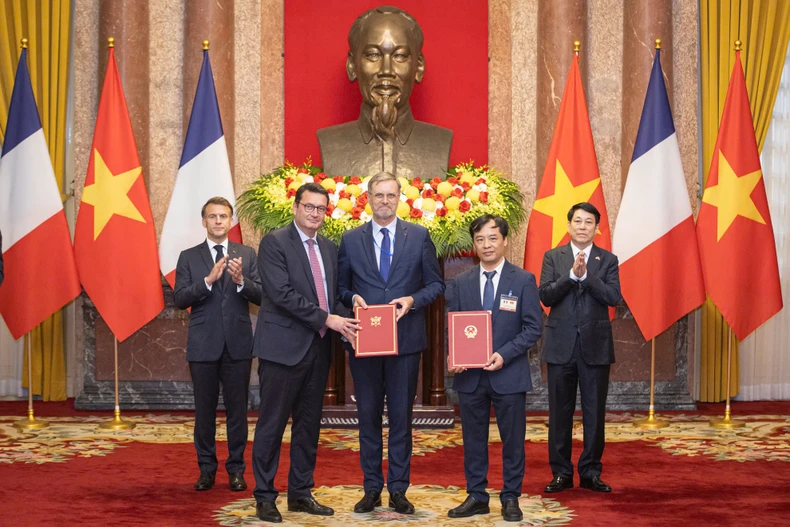Chủ tịch nước Lương Cường hội đàm với Tổng thống Pháp Emmanuel Macron ảnh 5