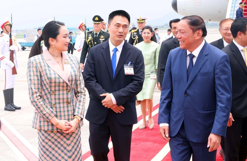 [Ảnh] Thủ tướng Thái Lan bắt đầu thăm chính thức Việt Nam ảnh 3