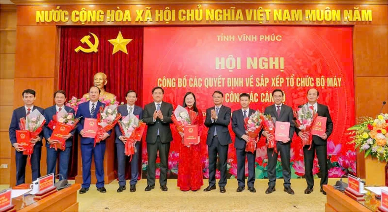 Vĩnh Phúc công bố quyết định điều động, bổ nhiệm lãnh đạo các sở, chỉ định Bí thư Thành ủy Phúc Yên ảnh 2