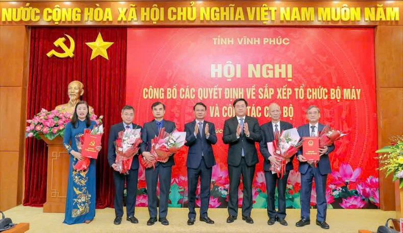 Vĩnh Phúc công bố quyết định điều động, bổ nhiệm lãnh đạo các sở, chỉ định Bí thư Thành ủy Phúc Yên ảnh 3