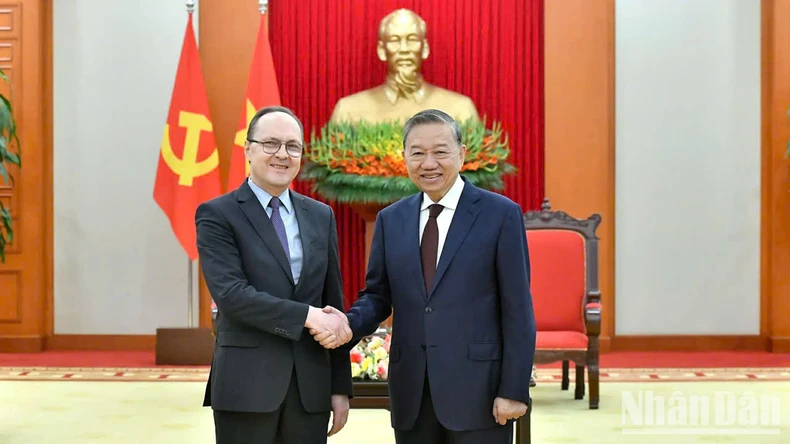 Đại sứ Liên bang Nga tại Việt Nam: Bạn bè quốc tế ủng hộ cuộc đấu tranh chính nghĩa của Việt Nam ảnh 1