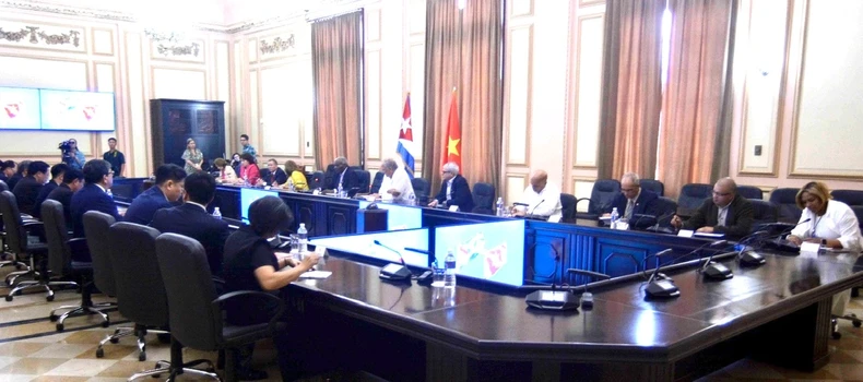 Tiếp tục củng cố và phát triển mối quan hệ hữu nghị đặc biệt Việt Nam-Cuba ảnh 1