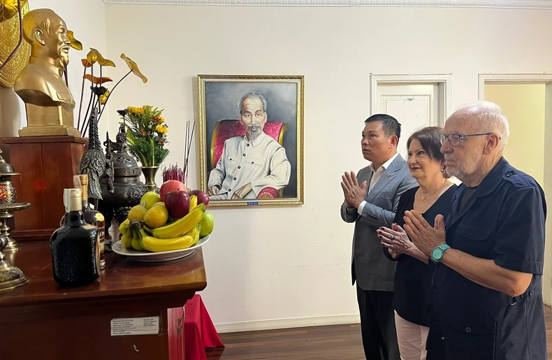 Chủ tịch Hồ Chí Minh - Ngọn đuốc soi đường cho tự do, công lý và hòa bình nhân loại ảnh 6