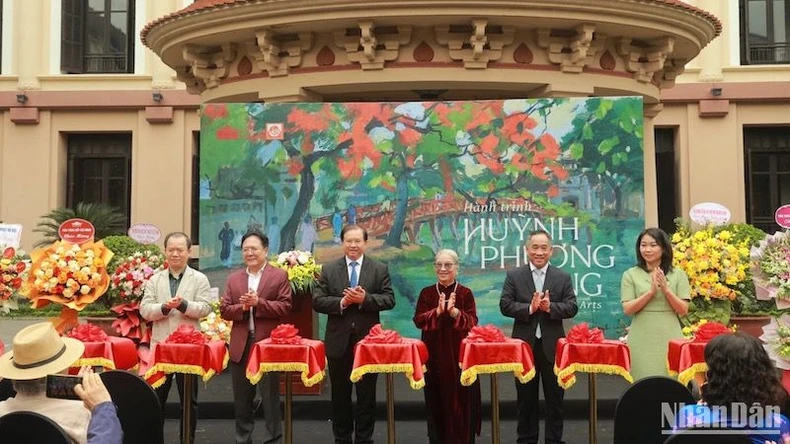 Triển lãm 151 tác phẩm tiêu biểu của chiến sĩ, họa sĩ Huỳnh Phương Đông ảnh 5