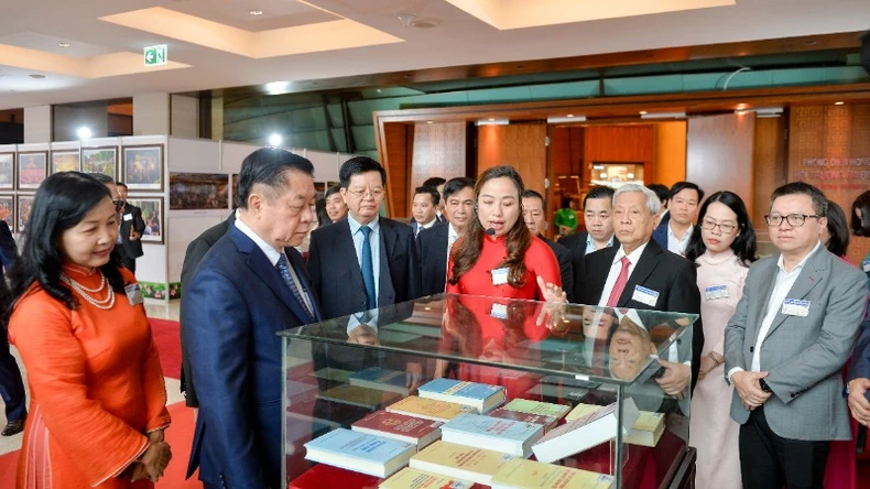 Triển lãm góp phần cổ vũ, động viên đội ngũ văn nghệ sĩ tiếp tục cống hiến.