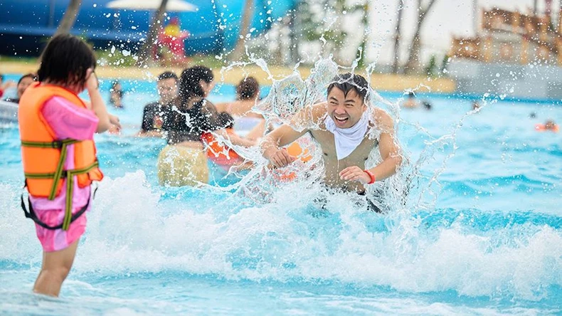 Hàng nghìn du khách đã đến tham quan, trải nghiệm các dịch vụ tại Sun World Hà Nam trong ngày khai trương ảnh 3
