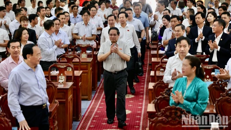 Thủ tướng Phạm Minh Chính tới dự hội nghị tiếp xúc cử tri thành phố Cần Thơ. (Ảnh: THANH GIANG)