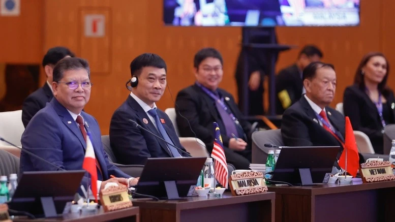 Lãnh đạo ASEAN đối thoại với Nghị viện, doanh nghiệp và thanh niên ảnh 2