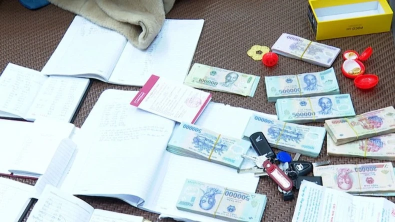 Thái Bình phá đường dây ép các cô gái trẻ làm nhân viên phục vụ tại quán hát ảnh 1