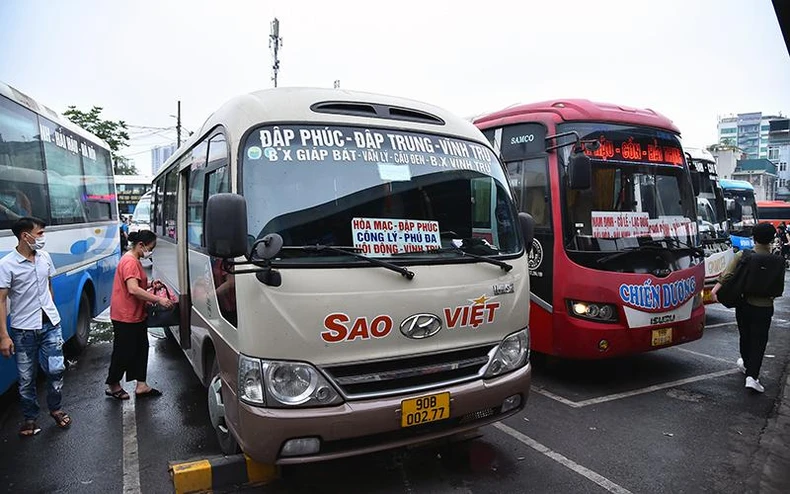 Chật vật vì giá xăng dầu tăng -0