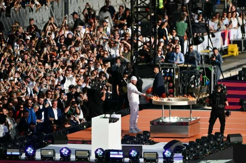 Ngọn đuốc Olympic đã tới nước Pháp ảnh 7