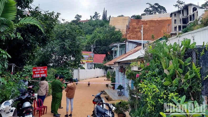 Chủ động xử lý đoạn ta-luy tại vị trí sạt lở nghiêm trọng ở Đà Lạt ảnh 3