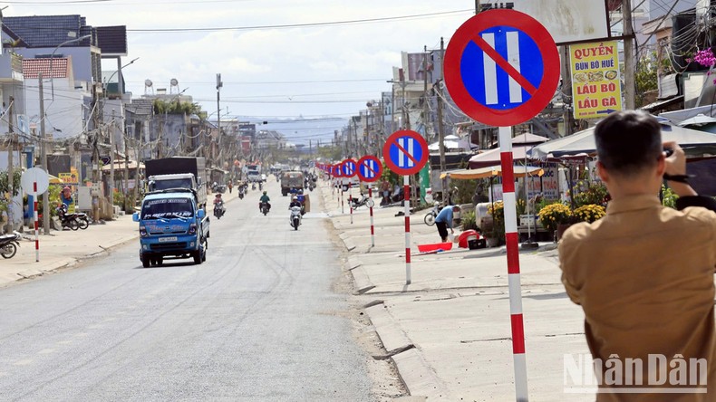 Bất ngờ liên quan đến sự việc “trồng” 23 biển báo cấm trên đoạn đường 1km ảnh 3