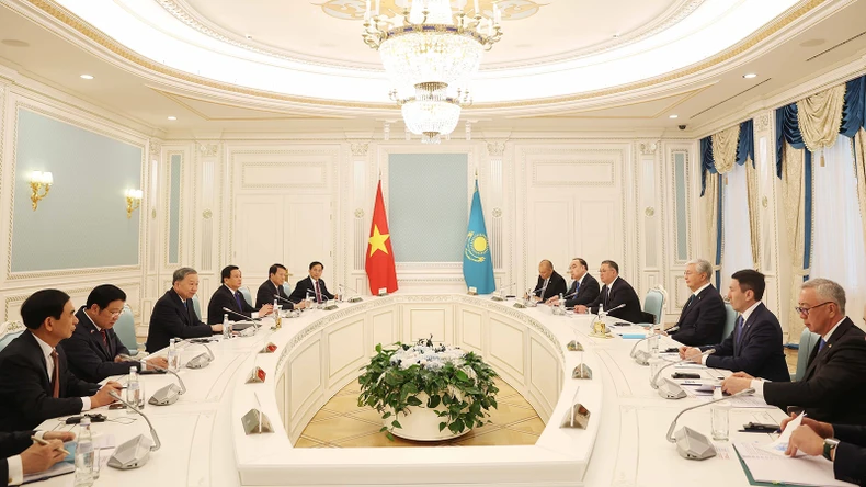 Tổng Bí thư Tô Lâm hội đàm với Tổng thống Kazakhstan Kassym-Jomart Tokayev ảnh 1