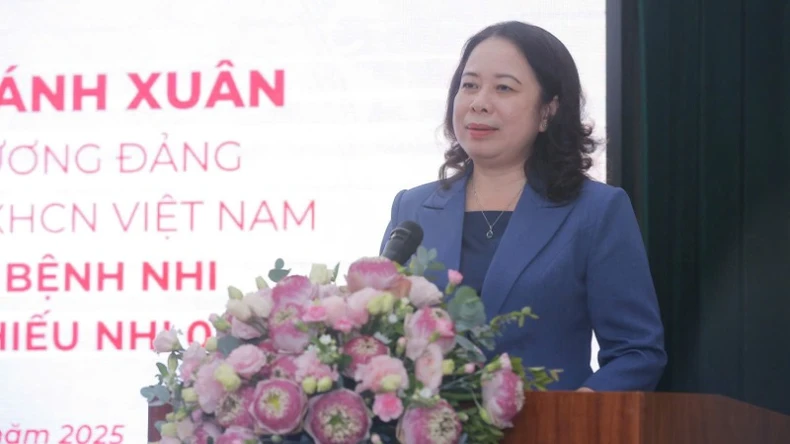 Phó Chủ tịch nước thăm, tặng quà bệnh nhi tại Bệnh viện Phổi Trung ương ảnh 2