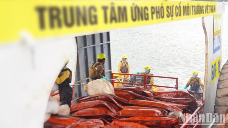 Sẵn sàng phương án tách hai tàu hàng đâm va trên sông Lòng Tàu ảnh 5