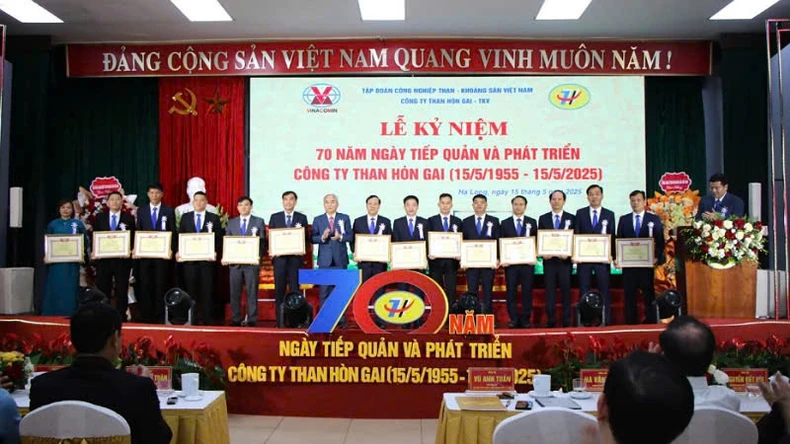Công ty than Hòn Gai-TKV kỷ niệm 70 năm xây dựng và phát triển ảnh 5