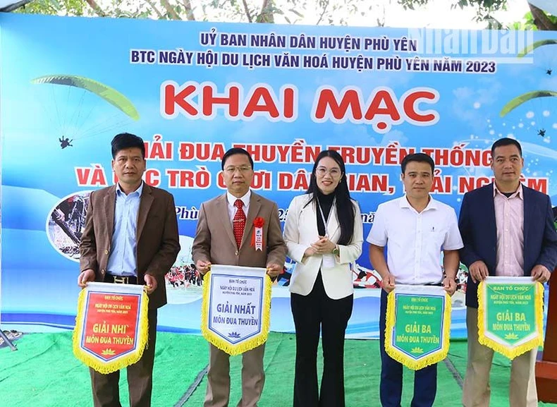 Sơn La: Sôi động Ngày hội du lịch văn hóa huyện Phù Yên ảnh 8