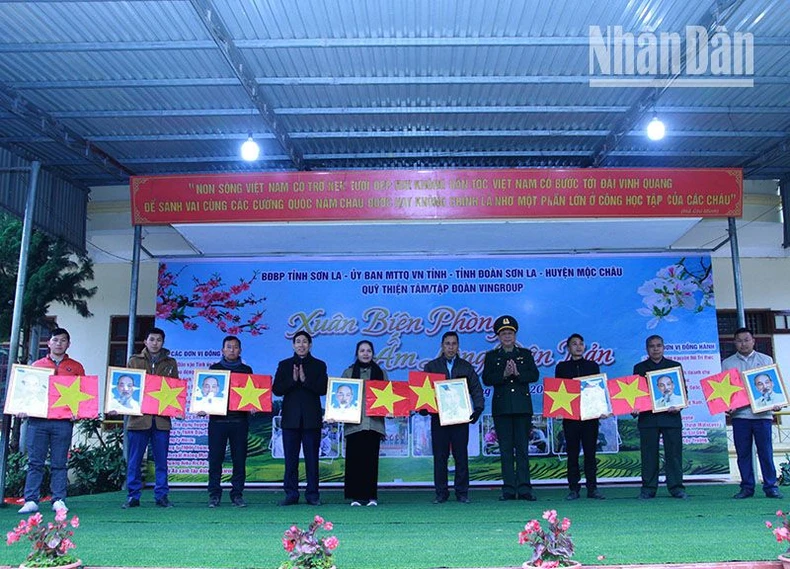 Ấm áp chương trình “Xuân Biên phòng ấm lòng dân bản” tại xã biên giới Chiềng Khừa ảnh 5