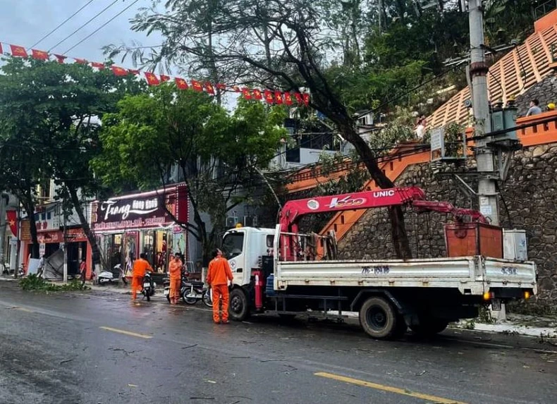 337 ngôi nhà ở Sơn La bị tốc mái, đổ sập do gió lốc ảnh 5