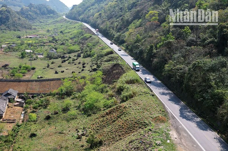 Phát triển kết cấu hạ tầng giao thông Sơn La đồng bộ, hiện đại ảnh 8