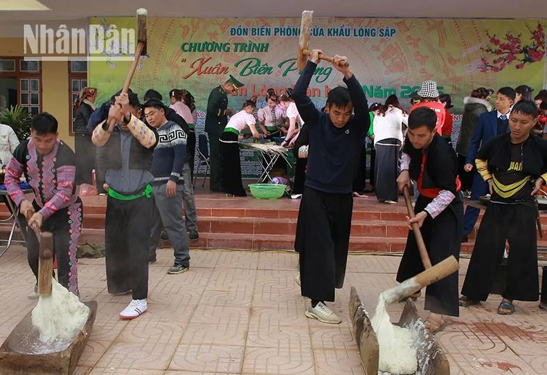 Tặng 567 suất quà cho các hộ khó khăn, gia đình chính sách vùng biên giới Sơn La ảnh 5