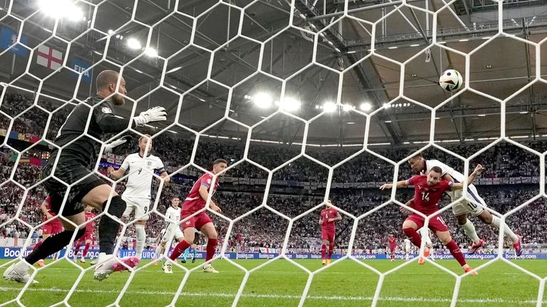 8. Cầu thủ nào đã giành danh hiệu Cầu thủ xuất sắc nhất EURO 2016?