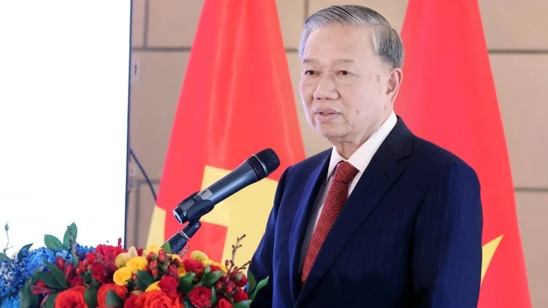 Tổng Bí thư Tô Lâm và Phu nhân gặp gỡ cán bộ Đại sứ quán, đại diện cộng đồng người Việt Nam tại Nga ảnh 1
