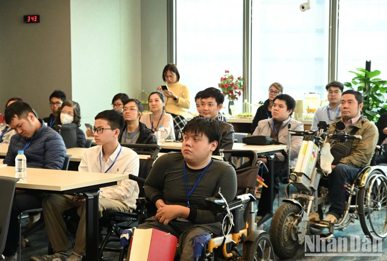 Microsoft soutient les jeunes vietnamiens handicapés dans le cadre du mouvement « Éducation numérique pour tous » (photo 1)